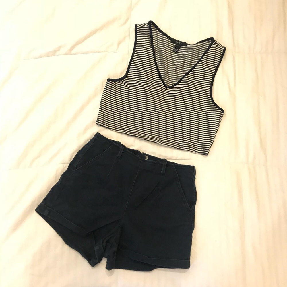 Stripped Sleeveless V Crop Top | Forever 21
